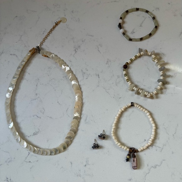 Artisan Mother of Pearl Choker Necklace & Moonstone Jade Bracelets - Picture 2 of 3